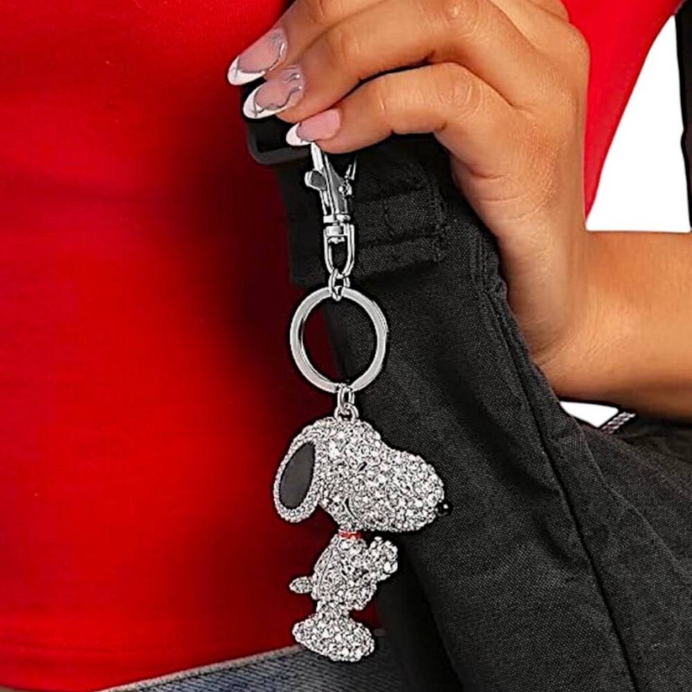 NWT ⚜️🖤⚜️ PEANUTS Snoopy Sparkling Pave Bling Jeweled Key Chain Bag Charm - Picture 5 of 9